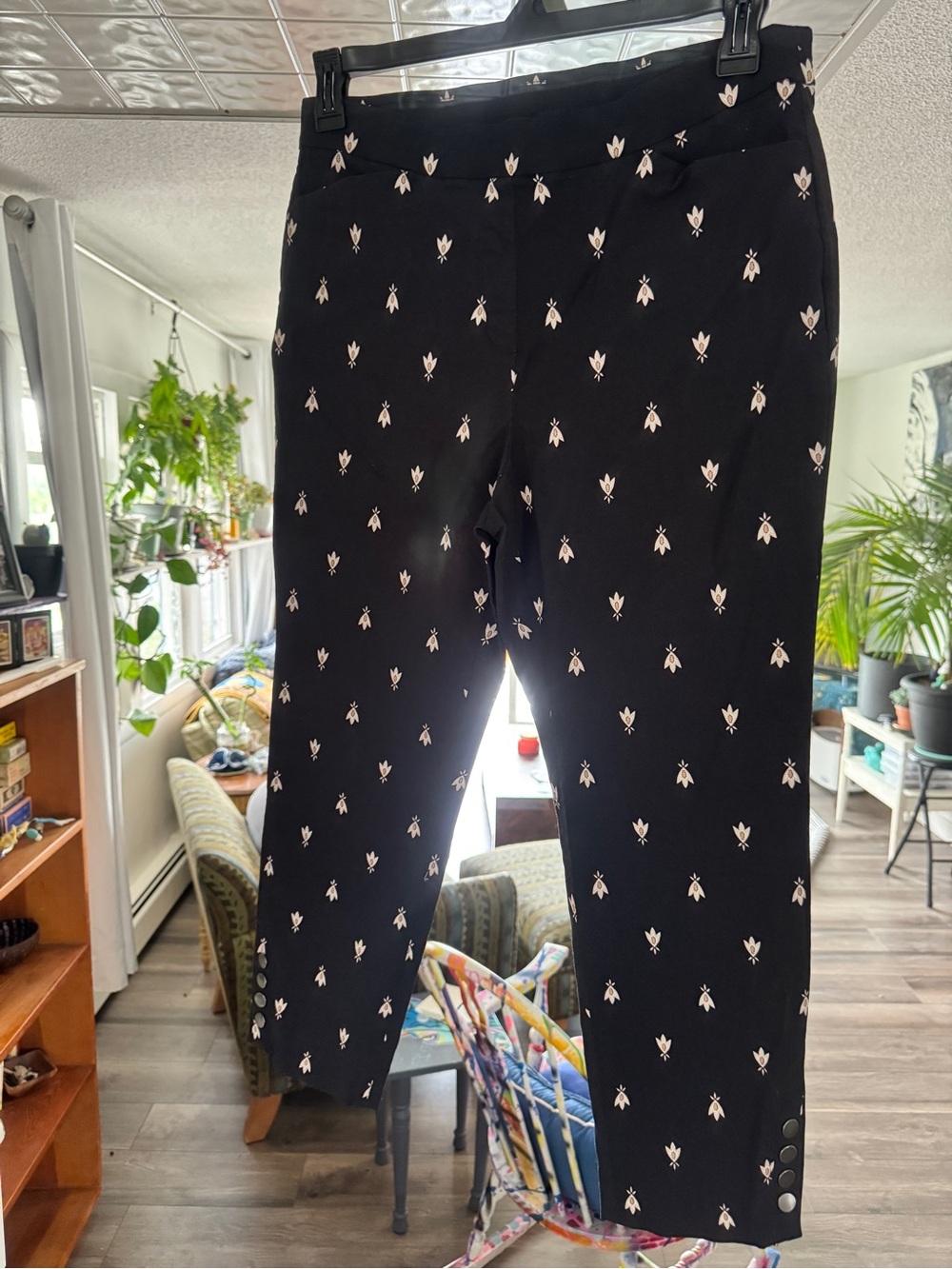 Liz Claiborne Classic Size 12 Black Floral Pull-On Ankle Pants - Picture 3 of 11